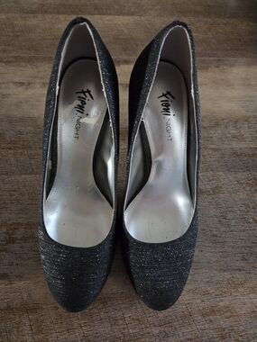 FIONI Clothing Black Glitter Round-Toe Pumps